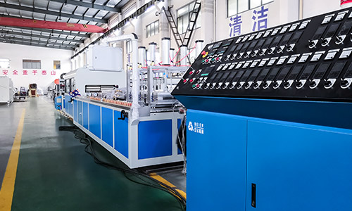 PVC木塑發(fā)泡板材生產(chǎn)線